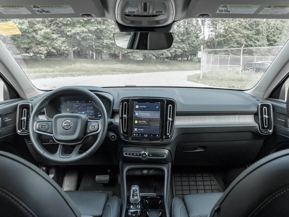 2025 Volvo XC40 B5 AWD Ultra Dark Theme  CPO  NEARLY NEW OFF LEASE-27