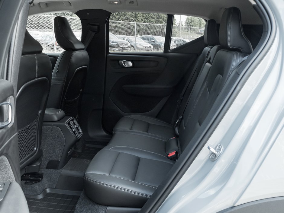 2025 Volvo XC40 B5 AWD Ultra Dark Theme  CPO  NEARLY NEW OFF LEASE-25