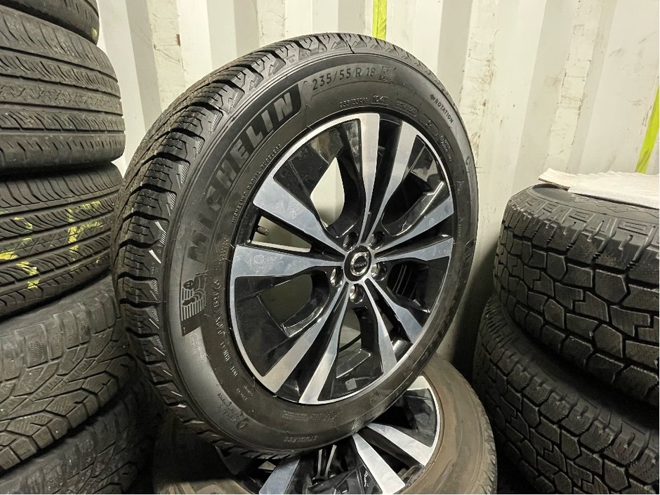 2025 Volvo XC40 B5 AWD Ultra Dark Theme  CPO  NEARLY NEW OFF LEASE-29