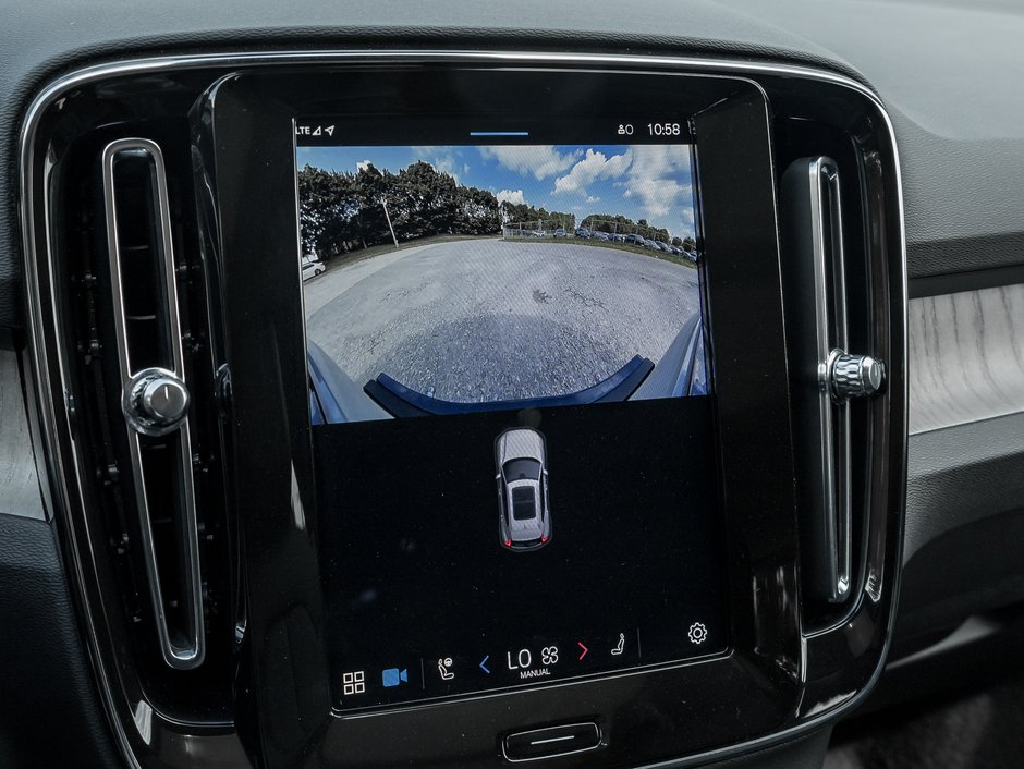 2025 Volvo XC40 B5 AWD Ultra Dark Theme  CPO  NEARLY NEW OFF LEASE-13