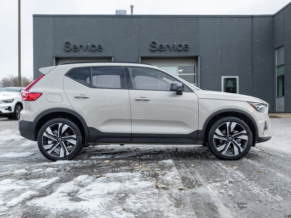 2025 Volvo XC40 B5 AWD Plus Dark Theme  20 ALLOY WHEEL  VOLVO CPO-4