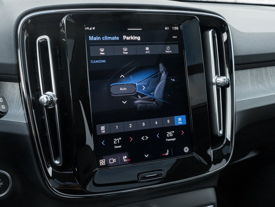 2025 Volvo XC40 B5 AWD Plus Dark Theme  20 ALLOY WHEEL  VOLVO CPO-19