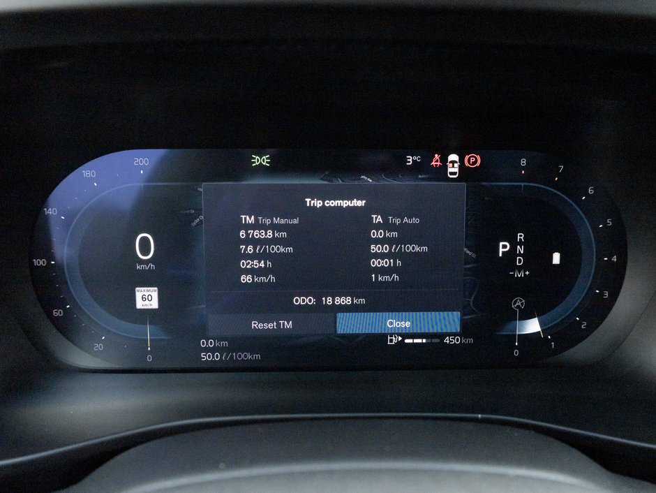 2025 Volvo XC40 B5 AWD Plus Dark Theme  20 ALLOY WHEEL  VOLVO CPO-9