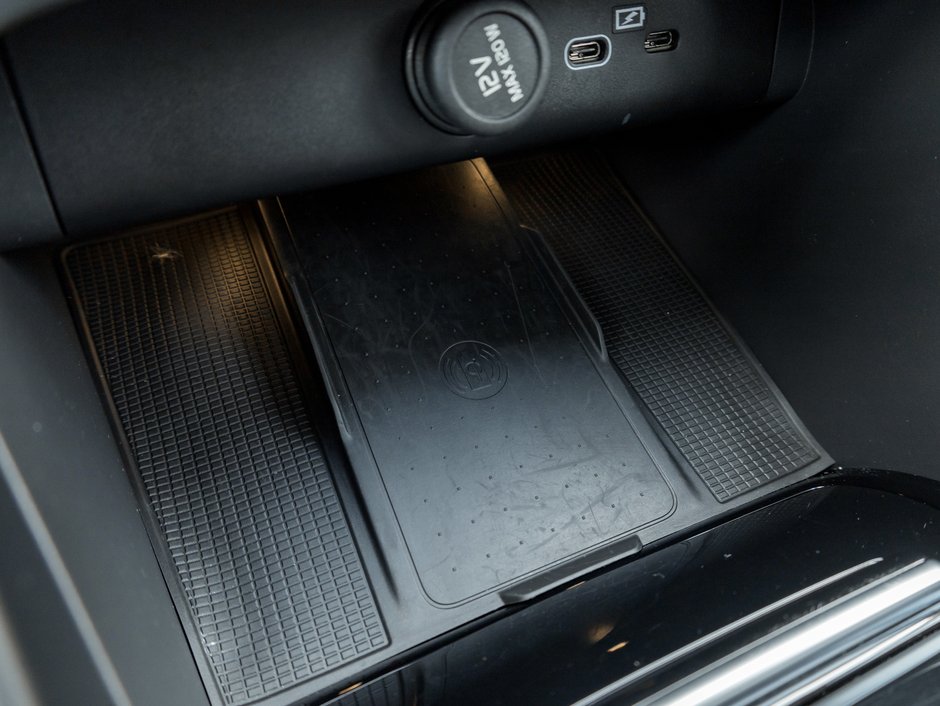 2025 Volvo XC40 B5 AWD Plus Dark Theme  20 ALLOY WHEEL  VOLVO CPO-17