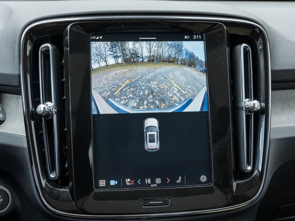 2025 Volvo XC40 B5 AWD Plus Dark Theme  CLIMATE PACK  22 WHEELS-14