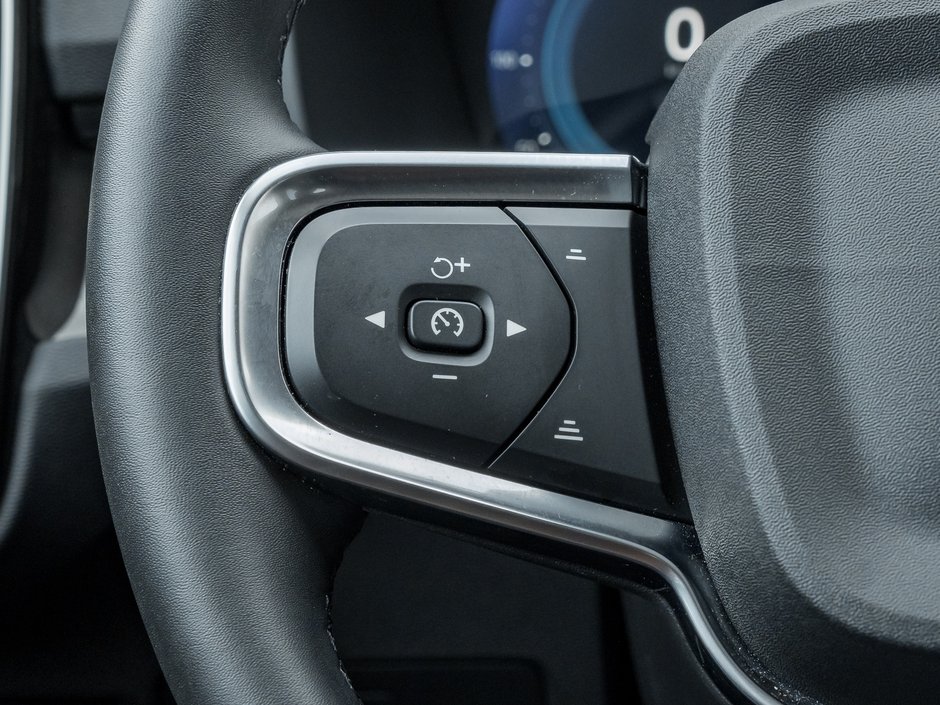 2025 Volvo XC40 B5 AWD Plus Dark Theme  CLIMATE PACK  22 WHEELS-8