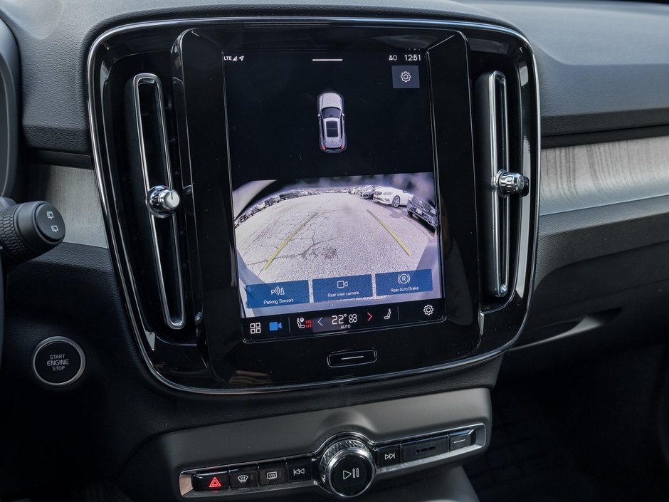 2025 Volvo XC40 B5 AWD Core Bright Theme  LIKE NEW  VOLVO CPO-11