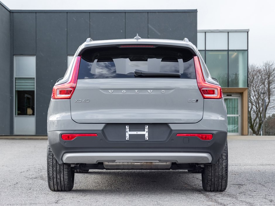 2025 Volvo XC40 B5 AWD Core Bright Theme  LIKE NEW  VOLVO CPO-5