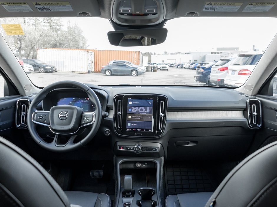2025 Volvo XC40 B5 AWD Core Bright Theme  LIKE NEW  VOLVO CPO-22
