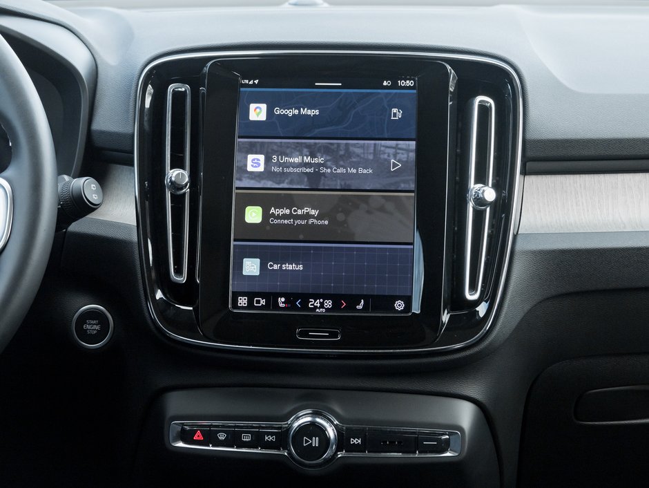 2025 Volvo XC40 B5 AWD Core Bright Theme POWER PANO ROOF-VOLVO CPO-24