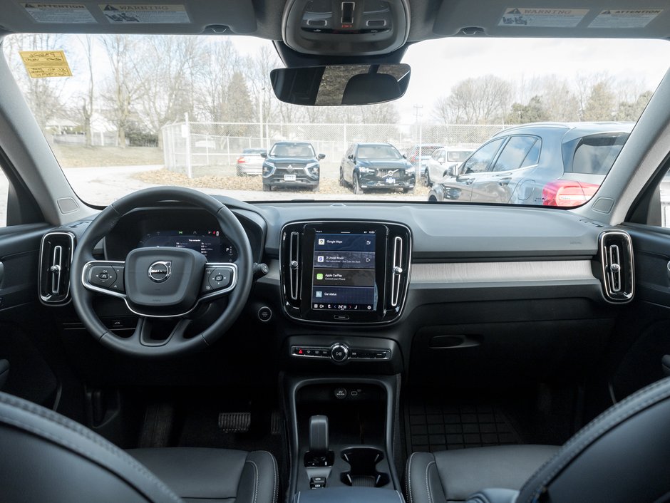 2025 Volvo XC40 B5 AWD Core Bright Theme POWER PANO ROOF-VOLVO CPO-23