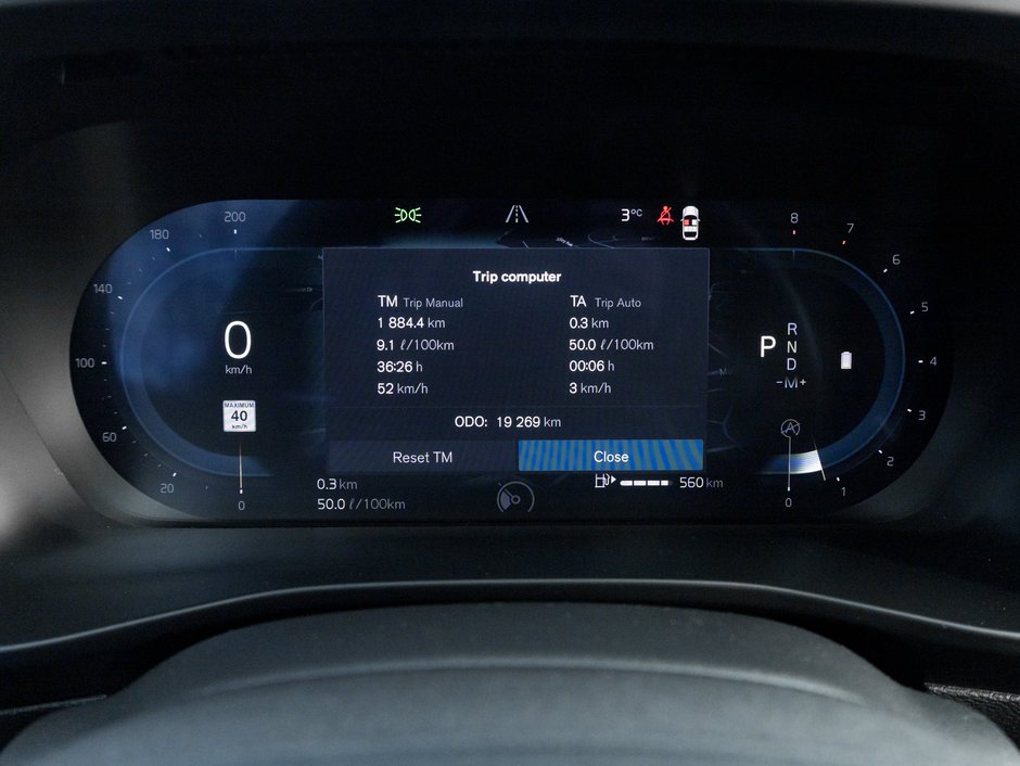 2025 Volvo XC40 B5 AWD Core Bright Theme POWER PANO ROOF-VOLVO CPO-8