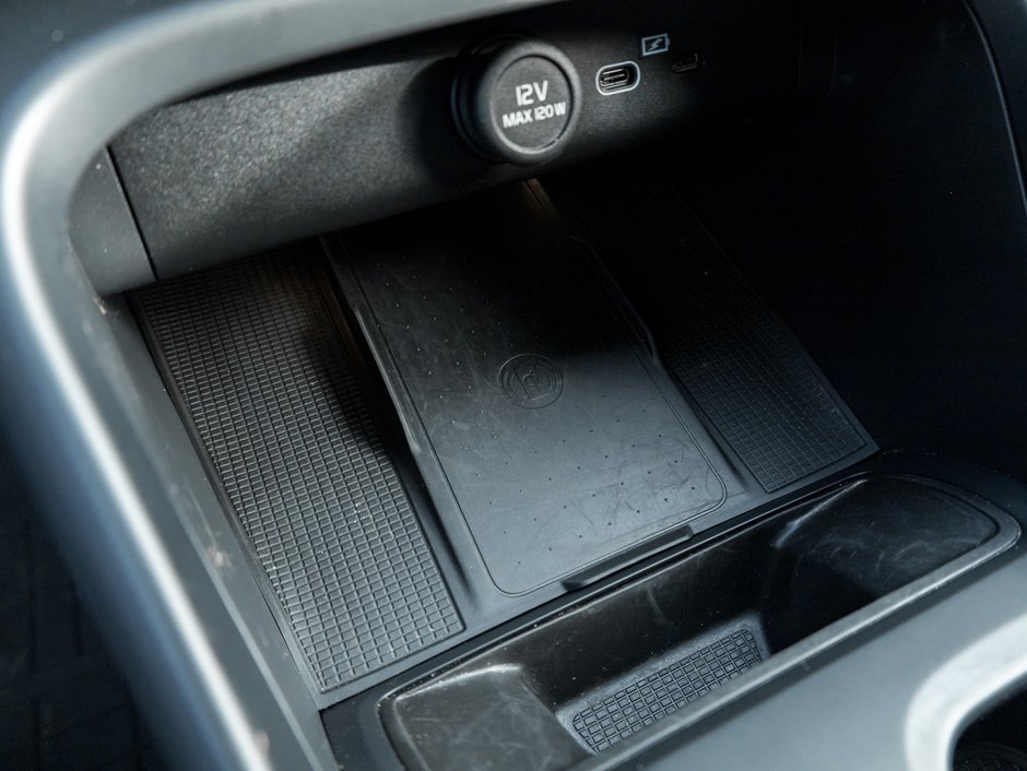 2025 Volvo XC40 B5 AWD Core Bright Theme POWER PANO ROOF-VOLVO CPO-15