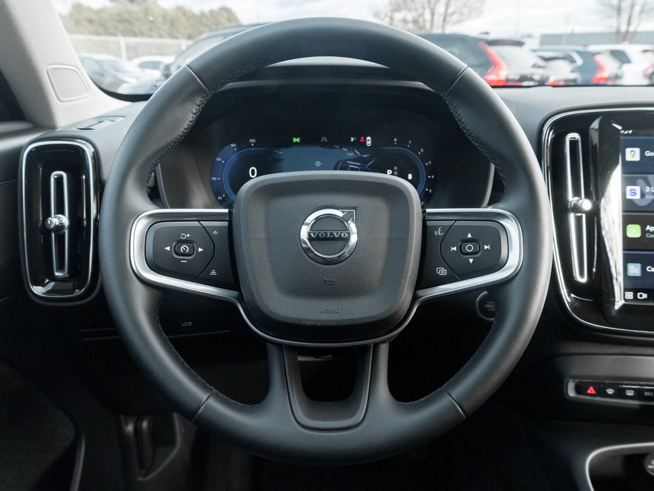 2025 Volvo XC40 B5 AWD Core Bright Theme POWER PANO ROOF-VOLVO CPO-7