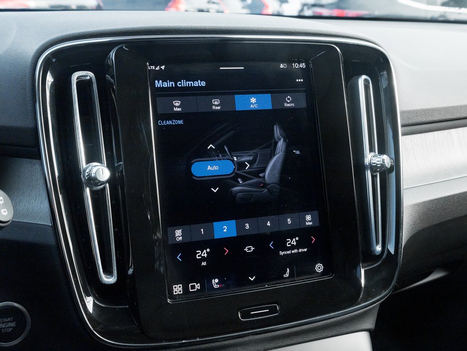 2025 Volvo XC40 B5 AWD Core Bright Theme POWER PANO ROOF-VOLVO CPO-17