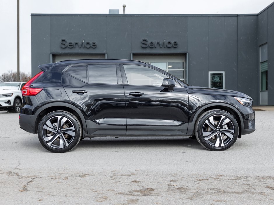 2025 Volvo XC40 B5 AWD PLUS  20 ALLOY WHEELS  CLIMATE PACK  CPO-4