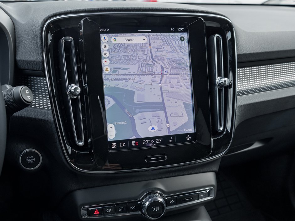 2025 Volvo XC40 B5 AWD PLUS  20 ALLOY WHEELS  CLIMATE PACK  CPO-10