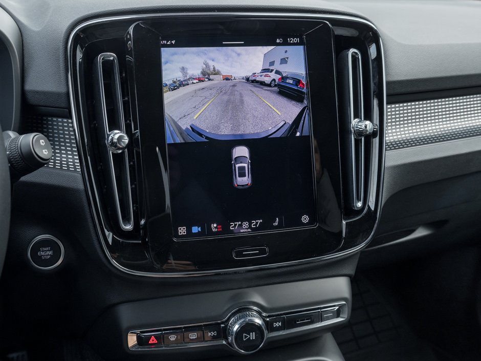 2025 Volvo XC40 B5 AWD PLUS  20 ALLOY WHEELS  CLIMATE PACK  CPO-12