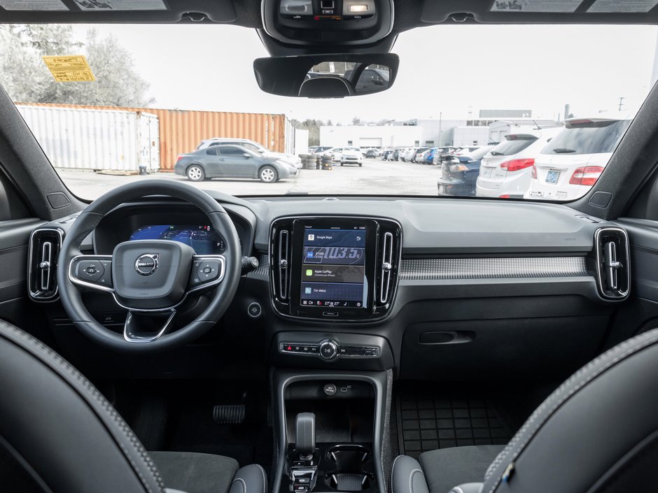 2025 Volvo XC40 B5 AWD PLUS  20 ALLOY WHEELS  CLIMATE PACK  CPO-24