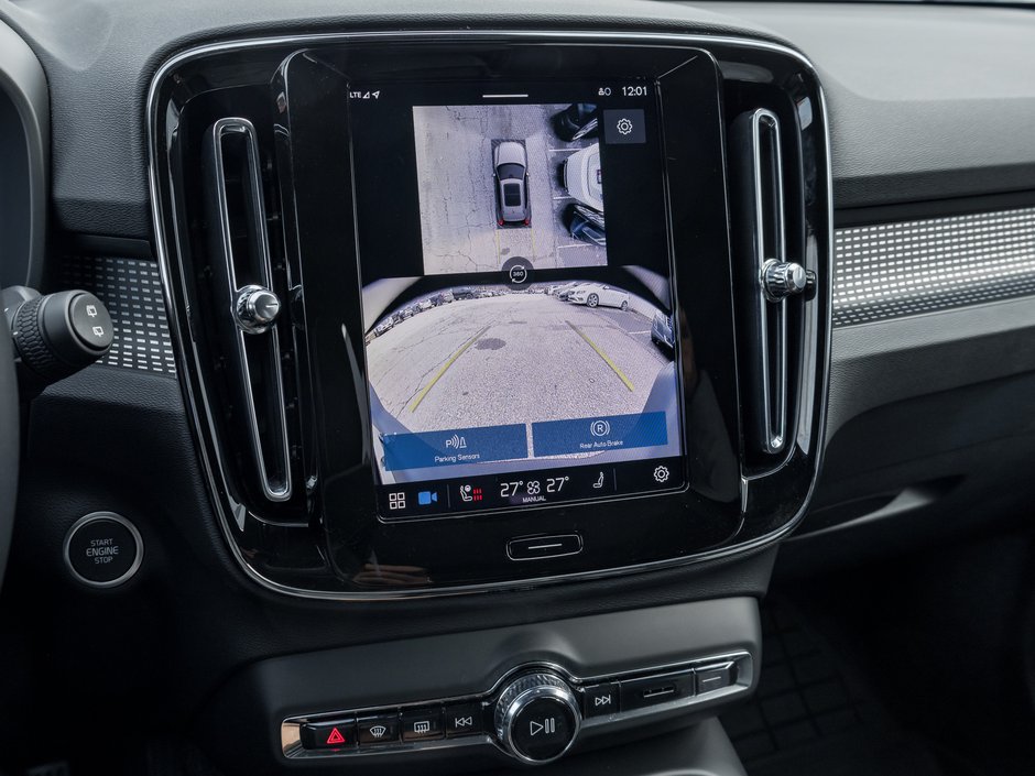 2025 Volvo XC40 B5 AWD PLUS  20 ALLOY WHEELS  CLIMATE PACK  CPO-11