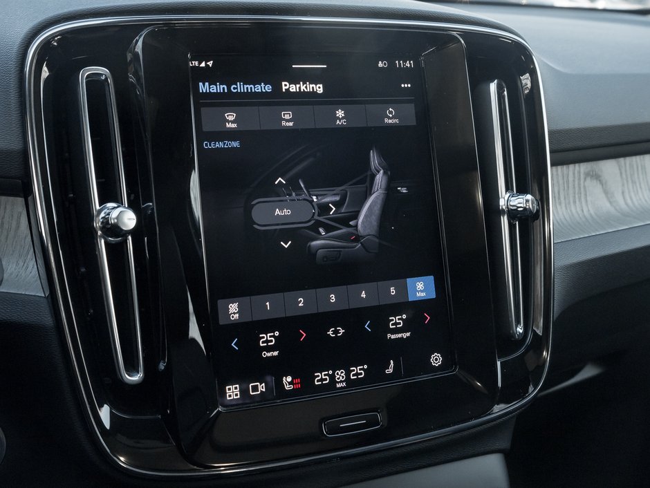 Volvo XC40 B5 AWD PLUS  19 ALLOY WHEELS  VOLVO CPO 2025-18