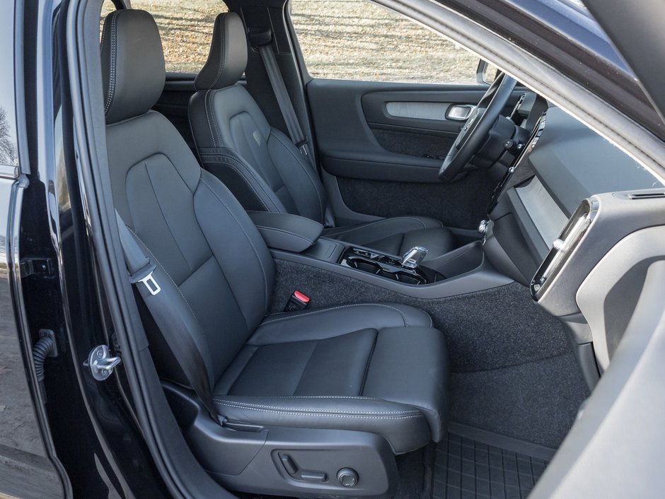 Volvo XC40 B5 AWD PLUS  19 ALLOY WHEELS  VOLVO CPO 2025-21