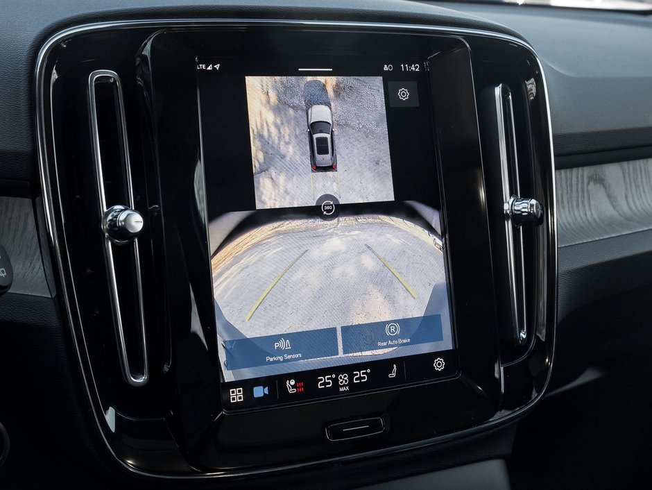 Volvo XC40 B5 AWD PLUS  19 ALLOY WHEELS  VOLVO CPO 2025-11