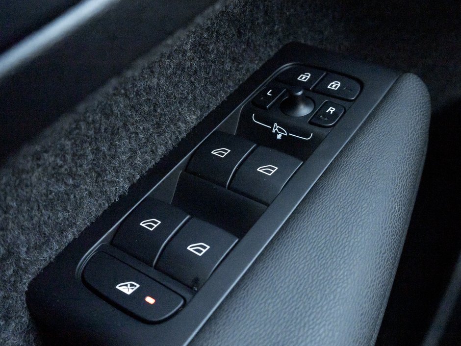 Volvo XC40 B5 AWD PLUS  19 ALLOY WHEELS  VOLVO CPO 2025-13