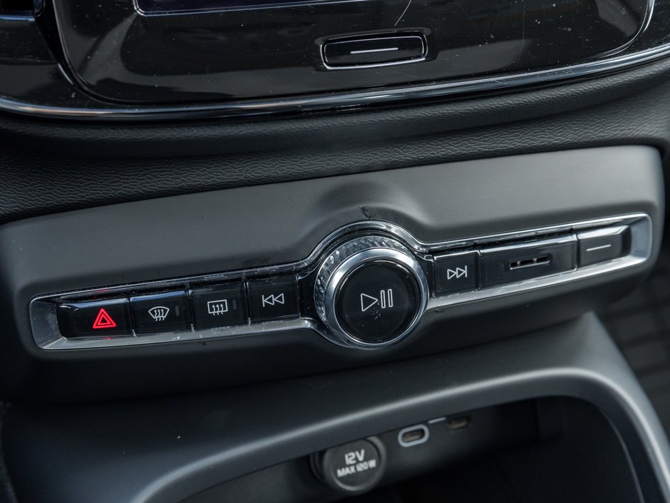 Volvo XC40 B5 AWD Plus Dark Theme CLOUD BLUE VOLVO CPO 2025-17