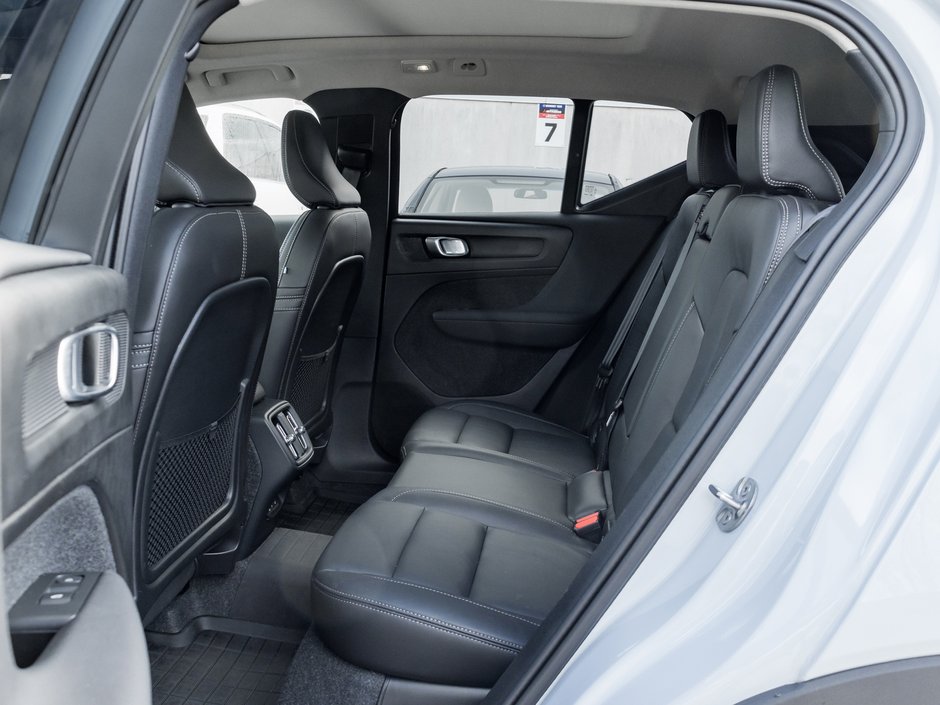 Volvo XC40 B5 AWD Plus Dark Theme CLOUD BLUE VOLVO CPO 2025-22