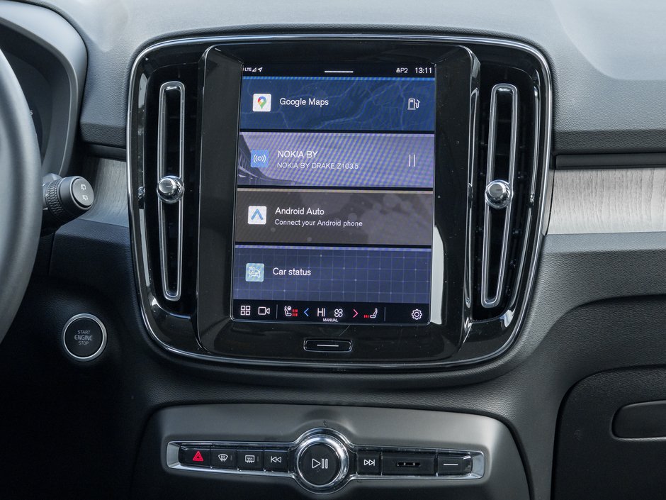 Volvo XC40 B5 AWD Plus Dark Theme CLOUD BLUE VOLVO CPO 2025-25