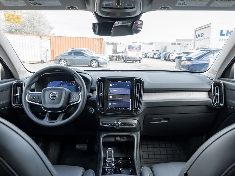 Volvo XC40 B5 AWD Plus Dark Theme CLOUD BLUE VOLVO CPO 2025-24