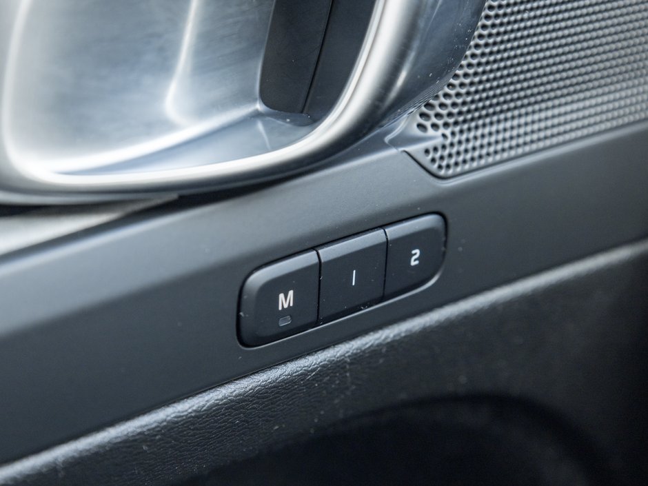 Volvo XC40 B5 AWD Plus Dark Theme CLOUD BLUE VOLVO CPO 2025-14