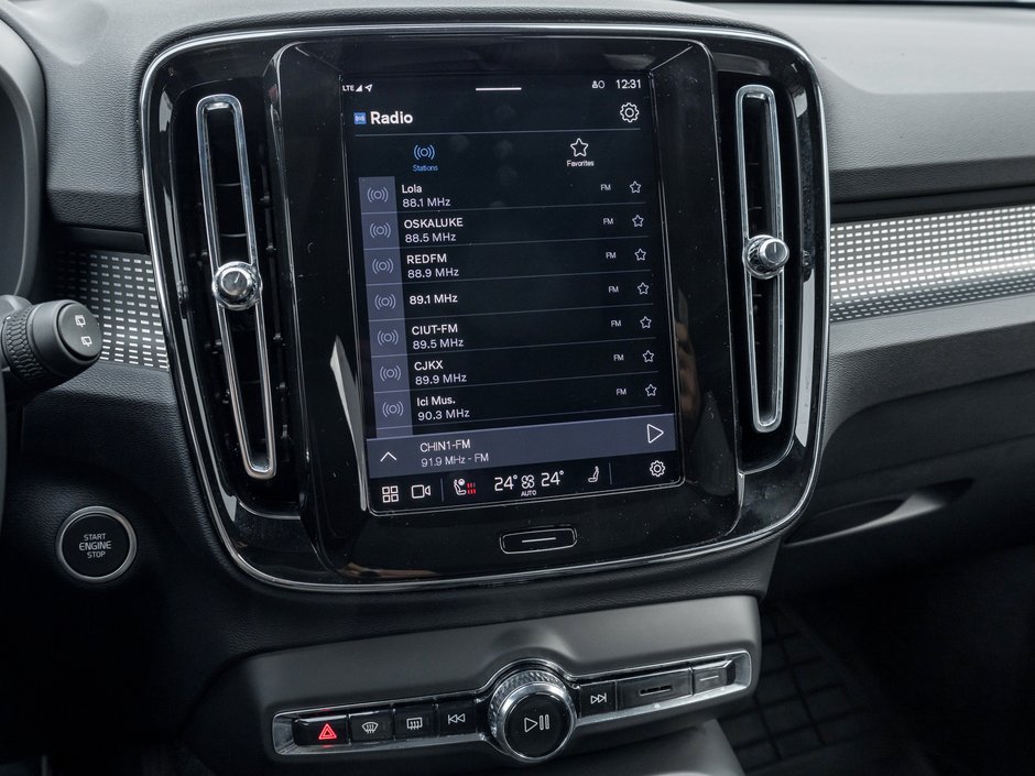 Volvo XC40 B5 AWD Plus  20 ALLOY WHEELS  CPO  LOW KM 2025-19