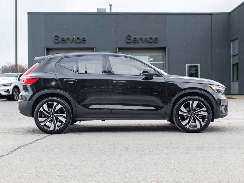 Volvo XC40 B5 AWD Plus  20 ALLOY WHEELS  CPO  LOW KM 2025-4