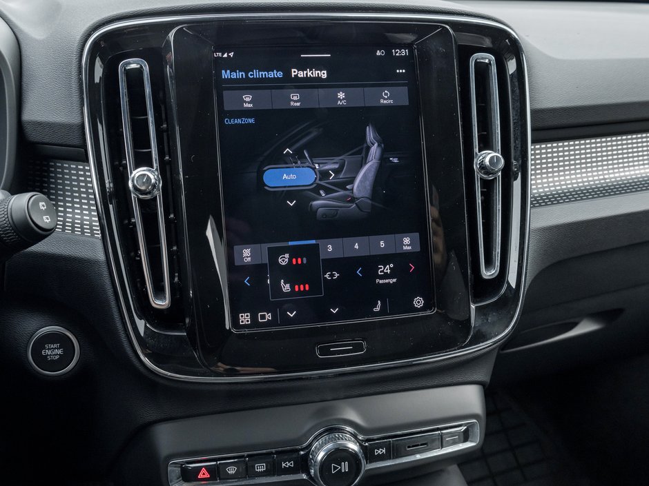 Volvo XC40 B5 AWD Plus  20 ALLOY WHEELS  CPO  LOW KM 2025-18