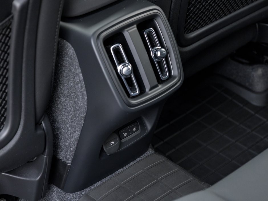 Volvo XC40 B5 AWD Plus  20 ALLOY WHEELS  CPO  LOW KM 2025-23