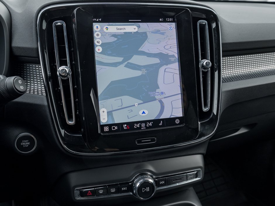 Volvo XC40 B5 AWD Plus  20 ALLOY WHEELS  CPO  LOW KM 2025-10