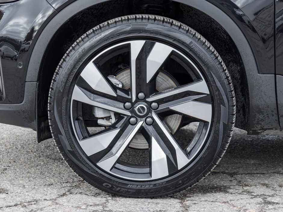 Volvo XC40 B5 AWD Plus  20 ALLOY WHEELS  CPO  LOW KM 2025-3