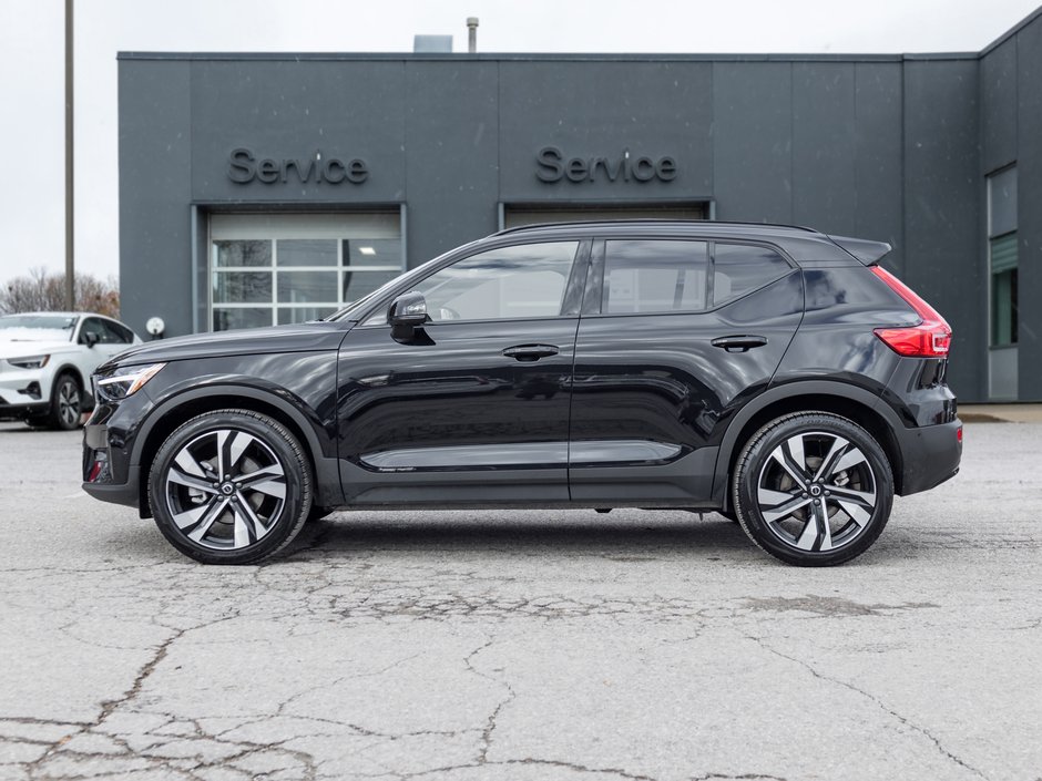 Volvo XC40 B5 AWD Plus  20 ALLOY WHEELS  CPO  LOW KM 2025-2