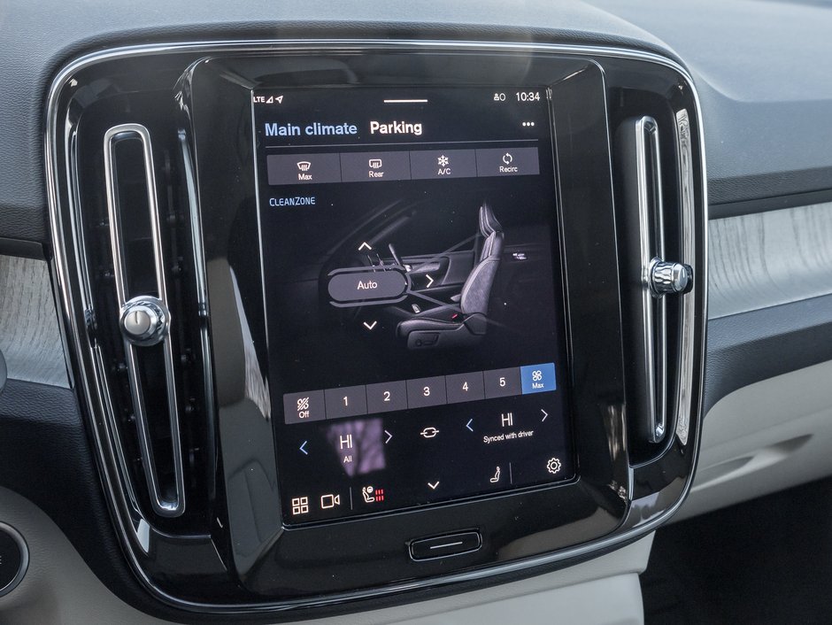 Volvo XC40 B5 AWD Plus Dark Theme  20 ALLOY WHEELS  CPO 2025-18