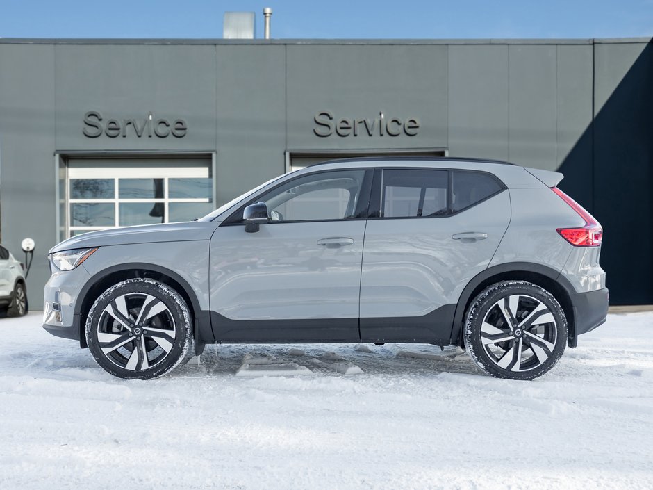 Volvo XC40 B5 AWD Plus Dark Theme  20 ALLOY WHEELS  CPO 2025-2