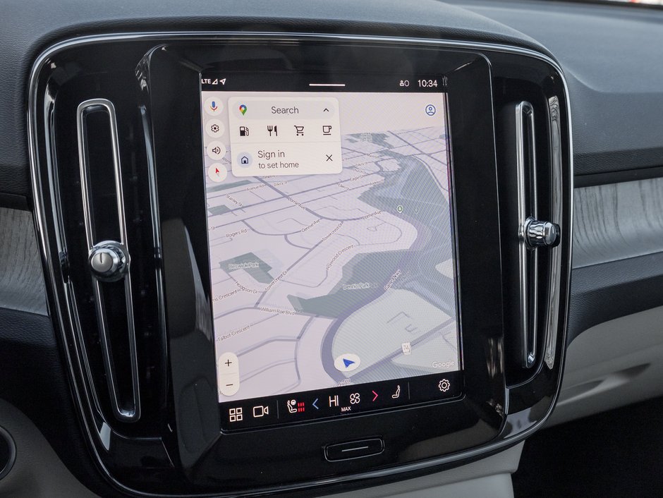 Volvo XC40 B5 AWD Plus Dark Theme  20 ALLOY WHEELS  CPO 2025-10