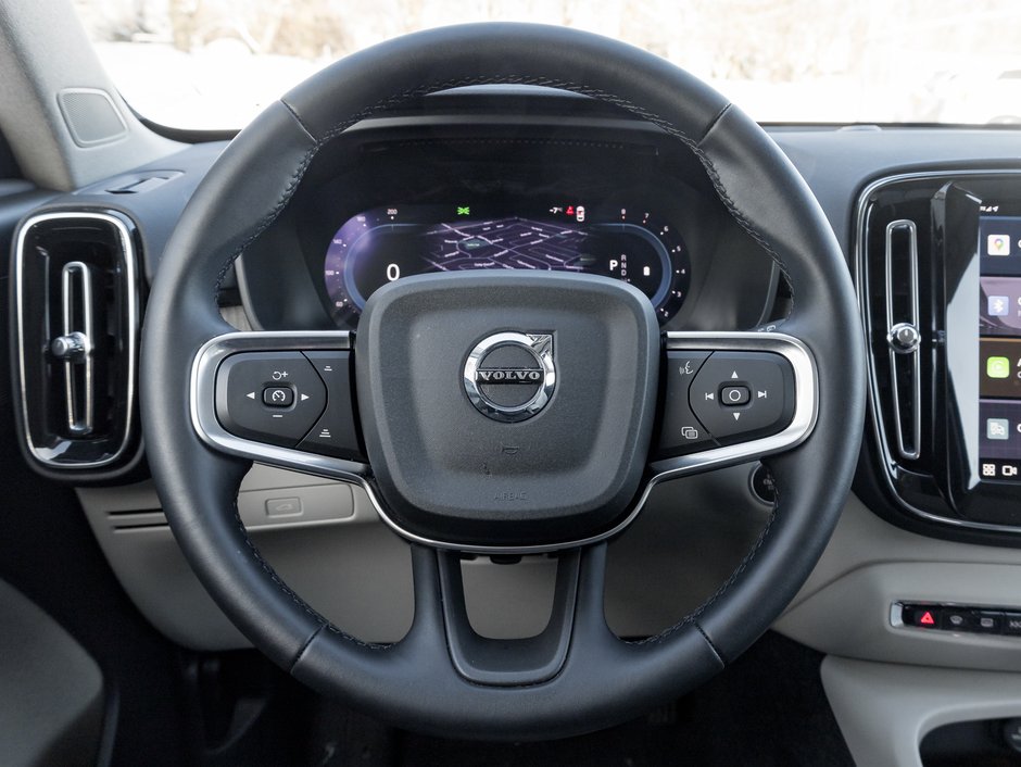 Volvo XC40 B5 AWD Plus Dark Theme  20 ALLOY WHEELS  CPO 2025-7