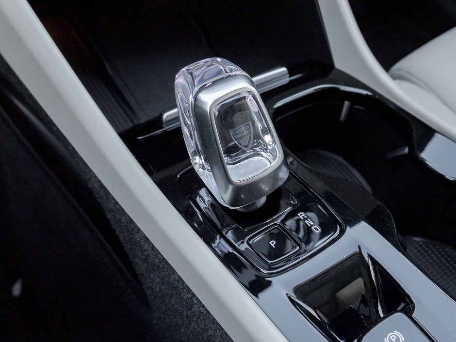 Volvo XC40 B5 AWD Plus Dark Theme  20 ALLOY WHEELS  CPO 2025-15