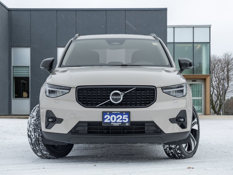 Volvo XC40 B5 AWD PLUS  LIKE NEW  20 ALLOY WHEELS  CPO 2025-1