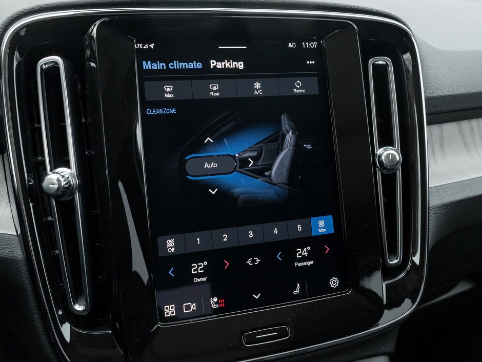 Volvo XC40 B5 AWD PLUS  LIKE NEW  20 ALLOY WHEELS  CPO 2025-19