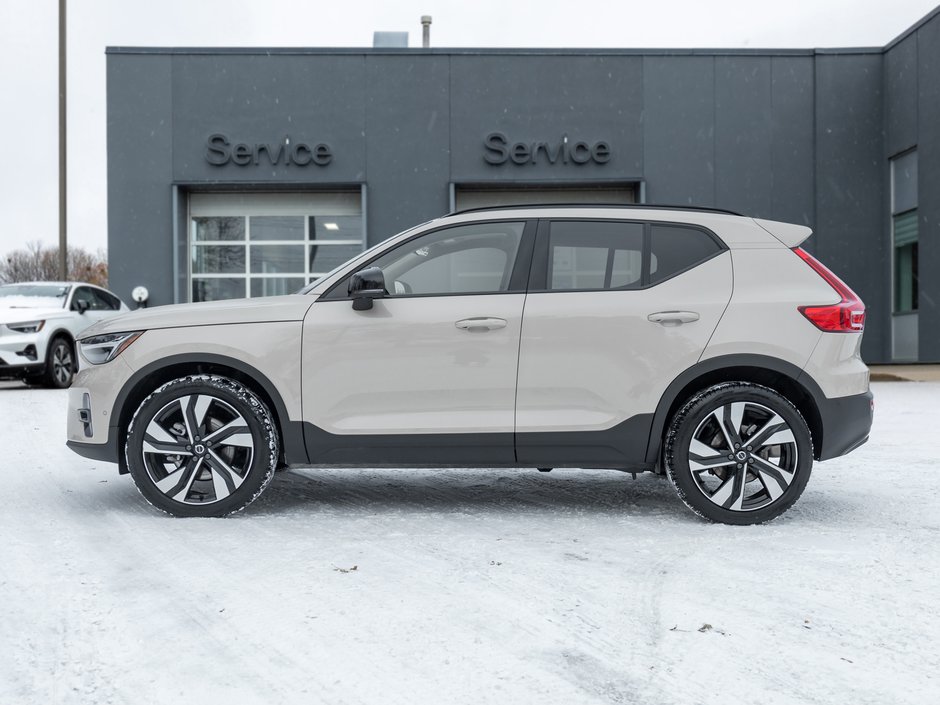 Volvo XC40 B5 AWD PLUS  LIKE NEW  20 ALLOY WHEELS  CPO 2025-2