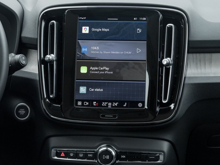 Volvo XC40 B5 AWD PLUS  LIKE NEW  20 ALLOY WHEELS  CPO 2025-26