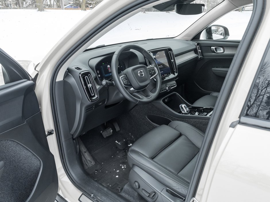 Volvo XC40 B5 AWD PLUS  LIKE NEW  20 ALLOY WHEELS  CPO 2025-6